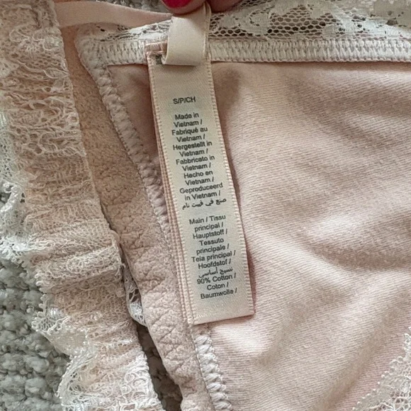 SKIMS Soft Pink Lace Bralette - Picture 5 of 5